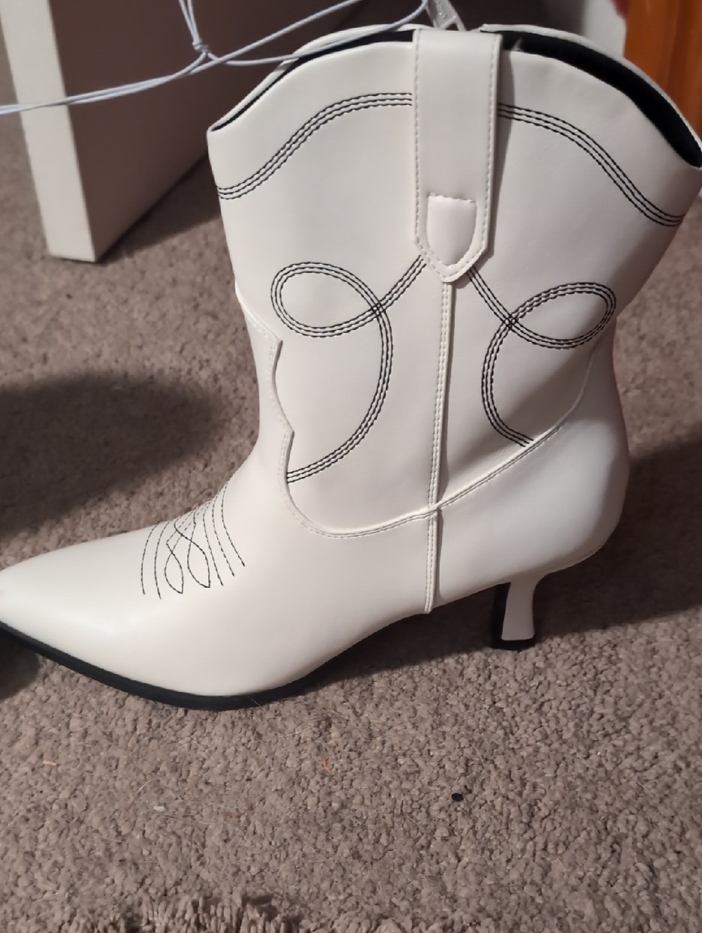 Universal Threads Ankle Western Kitten Heel - Picture 4 of 5